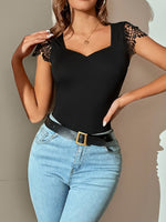 Maglietta pizzo guipure a contrasto collo a cuore