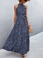 Abito con capestro e cintura e stampata dappertutto