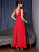 Abito senza maniche a fessura alta con volant