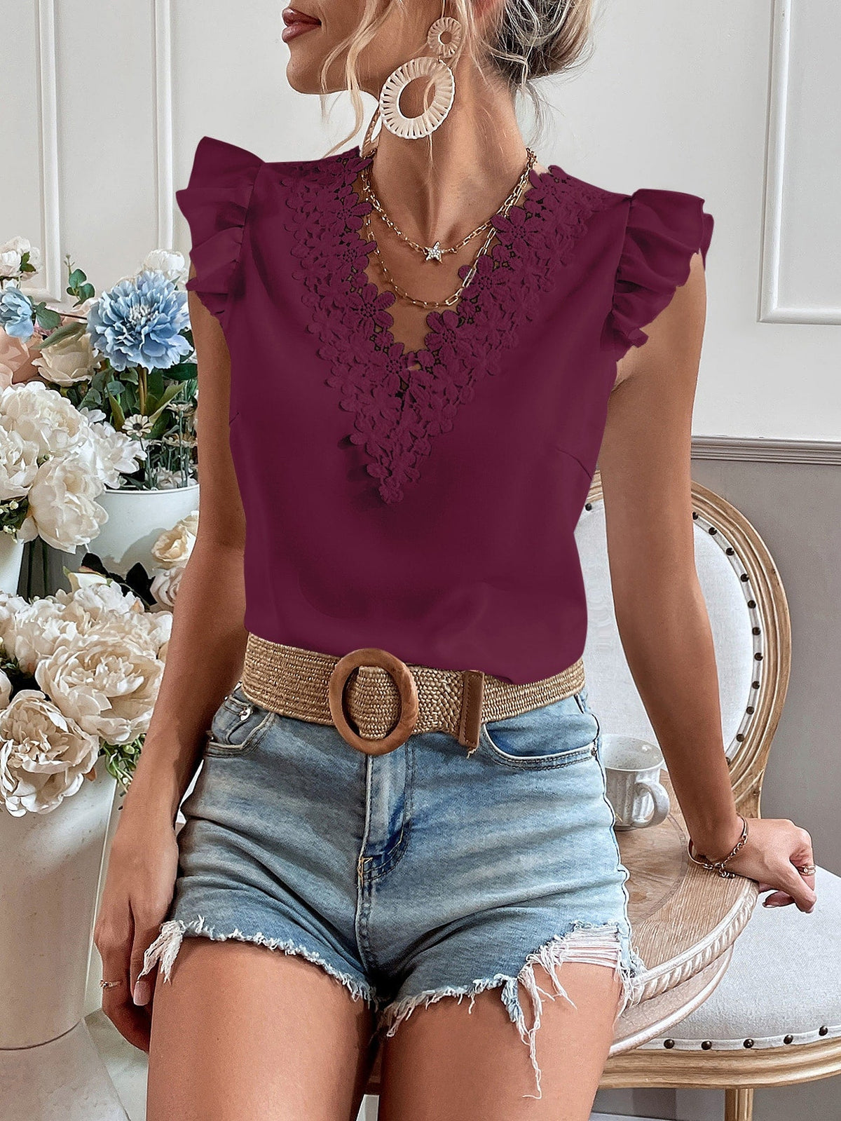 Camicetta con bordo di pizzo manica ad aletta