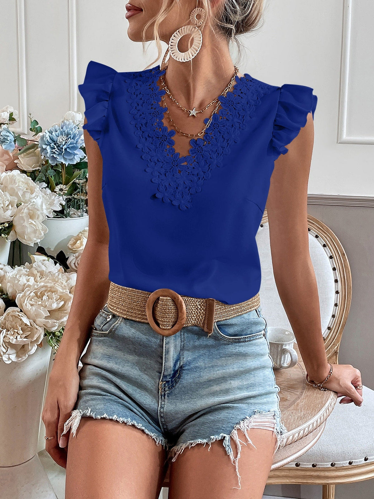 Camicetta con bordo di pizzo manica ad aletta