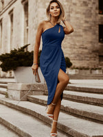 Abito incrociato monospalla scavato