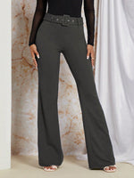 Pantaloni monocolore con gamba svasata con cintura