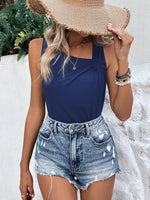 Canotta monocolore scollatura asimmetrica