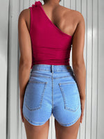 Top monospalla tulle a contrasto stratificato con bordo a volant