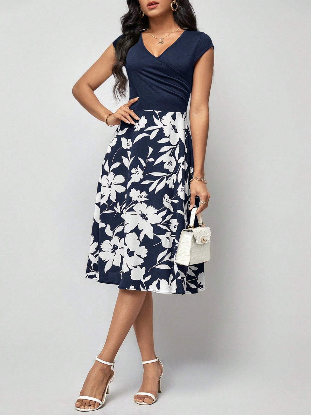 Abiti con stampa floreale incrociato