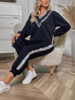 Pantaloni sportivi & Felpa paillette a contrasto spalle cadenti