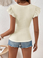 Maglietta pizzo a contrasto manica a farfalla con orlo smerlato