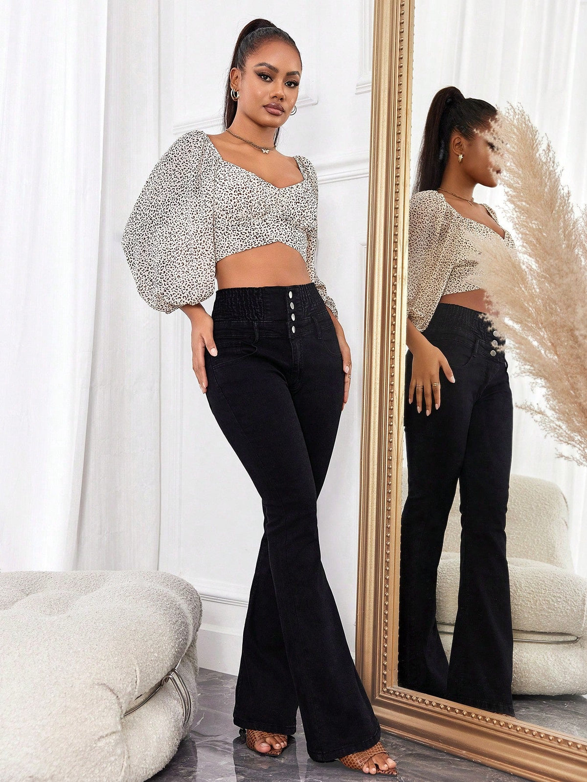 Pantaloni da donna svasati con chiusura a bottoni, sartoriali ed elasticizzati per una vestibilitˆ comoda (cotone)