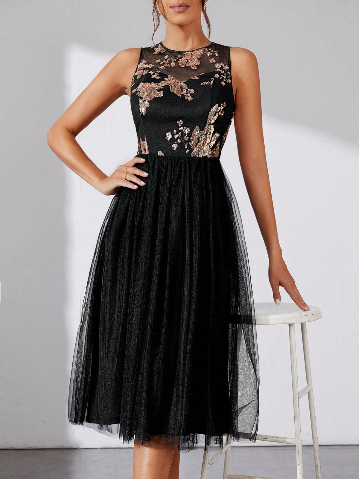 Abito Da Donna Con Giuntura In Rete Con Ricami Floreali E Perline