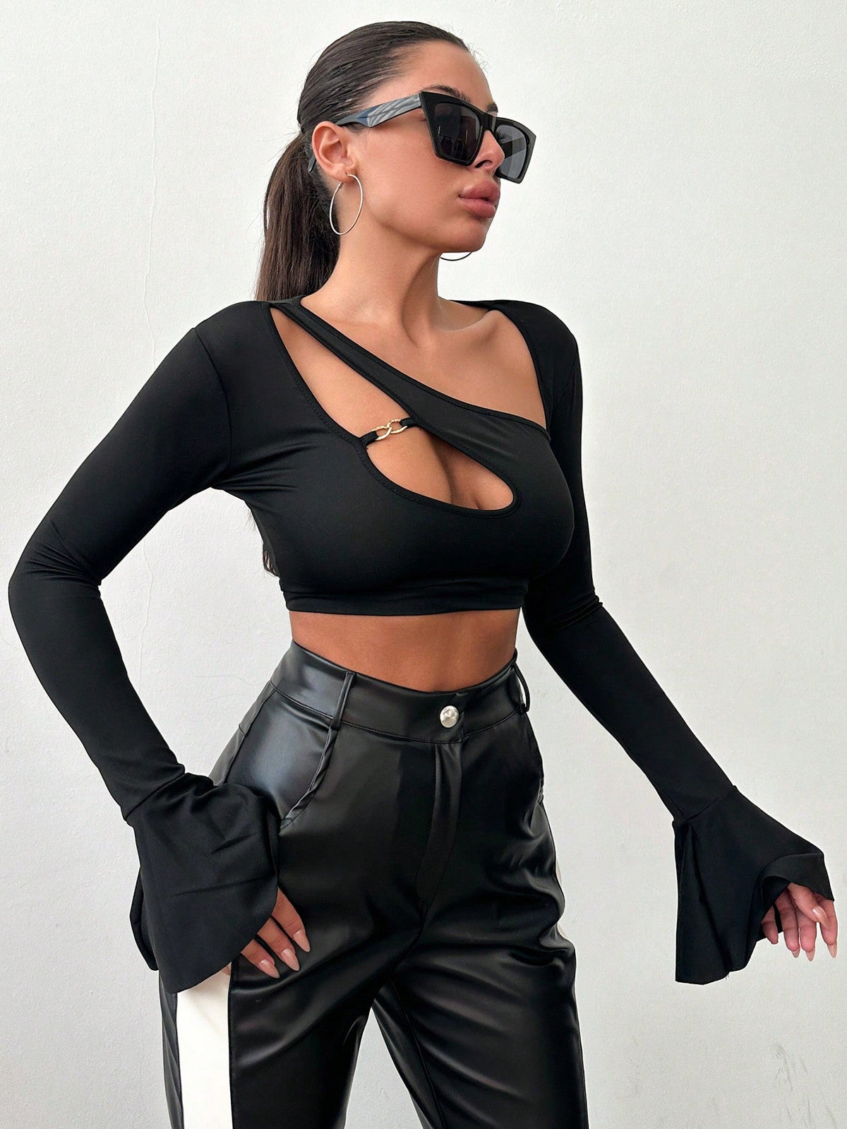 Top A Manica Lunga Con Collo Irregolare E Incisioni A Cuore Per Donne