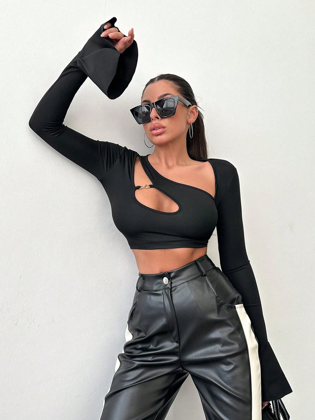 Top A Manica Lunga Con Collo Irregolare E Incisioni A Cuore Per Donne