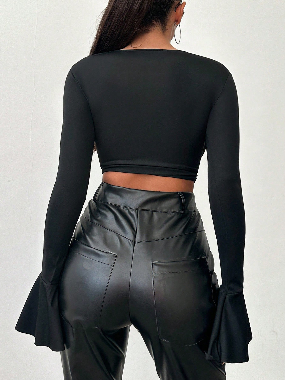 Top A Manica Lunga Con Collo Irregolare E Incisioni A Cuore Per Donne