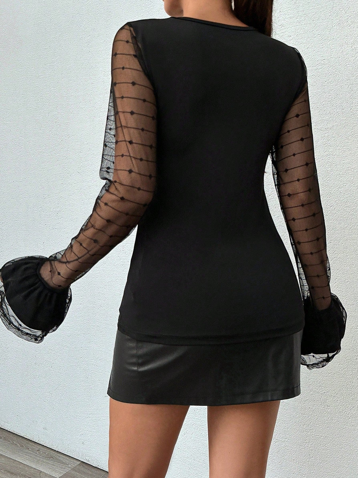 Top A Collo Rotondo A Maniche A Campana In Mesh Trasparente