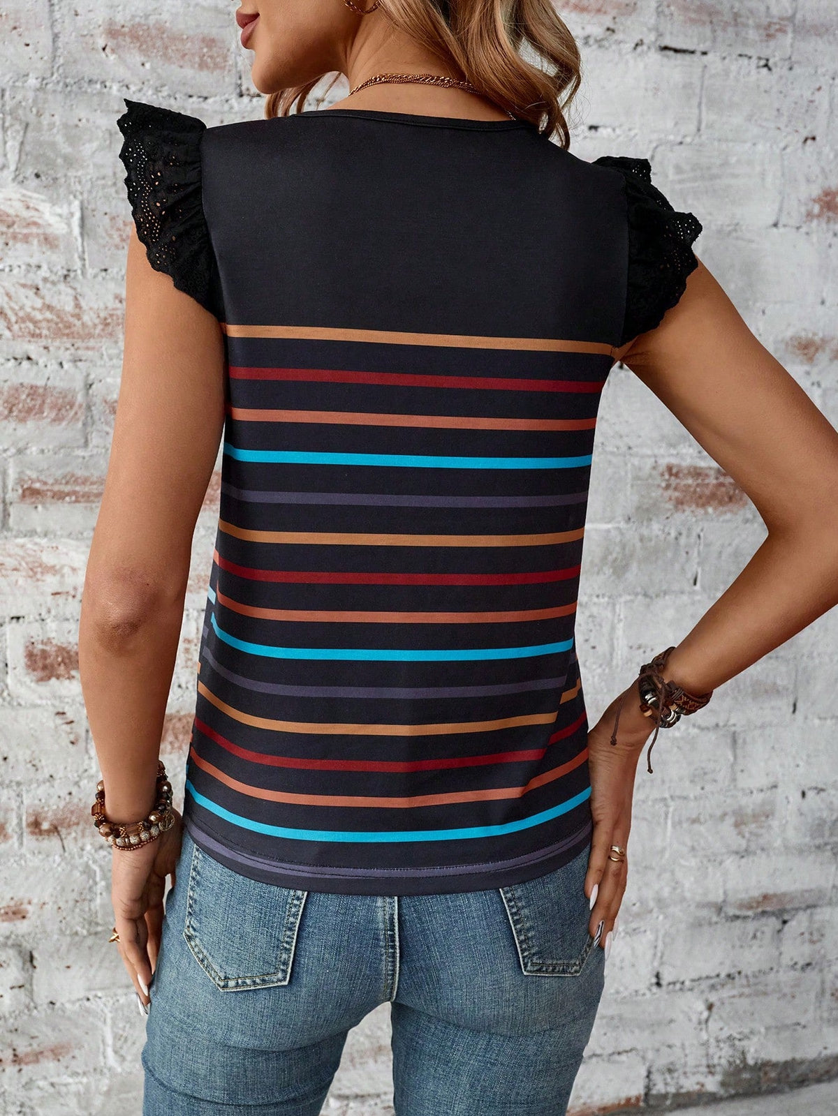 Maglietta casual estiva da donna con manica a cappuccio e stampa a righe colorate a collo rotondo