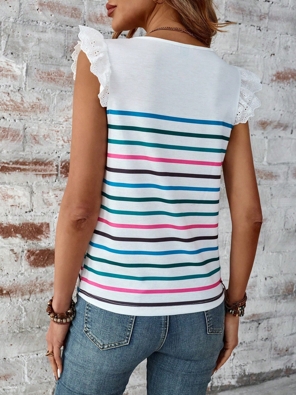 Maglietta casual estiva da donna con manica a cappuccio e stampa a righe colorate a collo rotondo