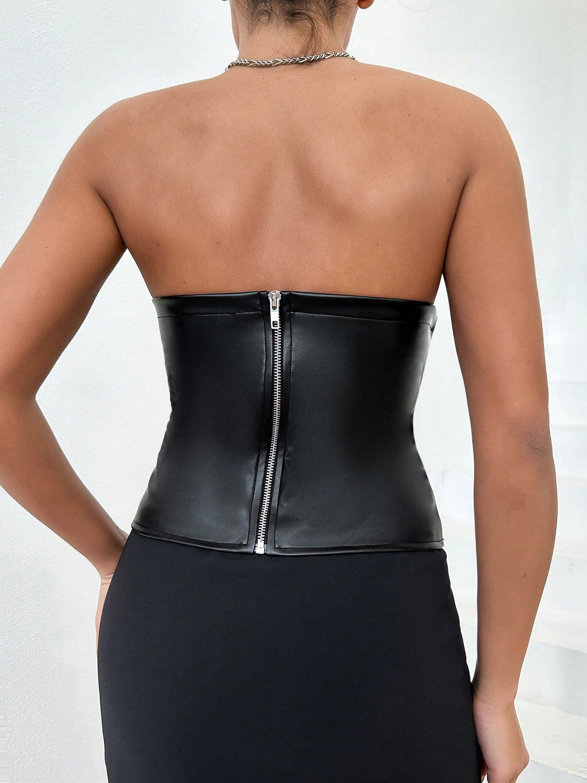 Top Da Donna Con Bottoni E Senza Spalline