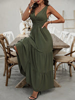 Abito estivo casual con scollo a V, orlo con volant e vita stretta