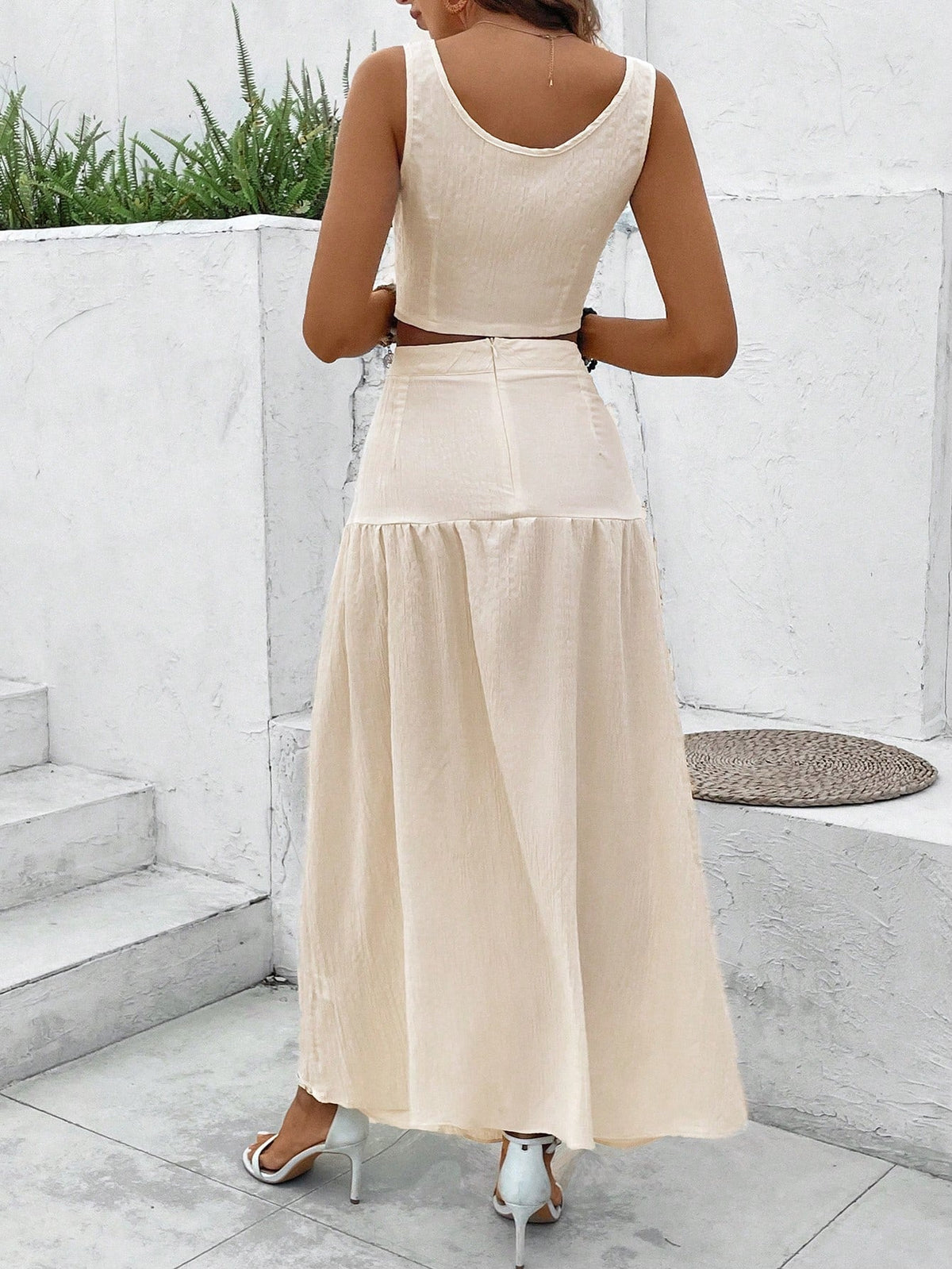 Set-top e gonna donna alla moda di colore tinta unita