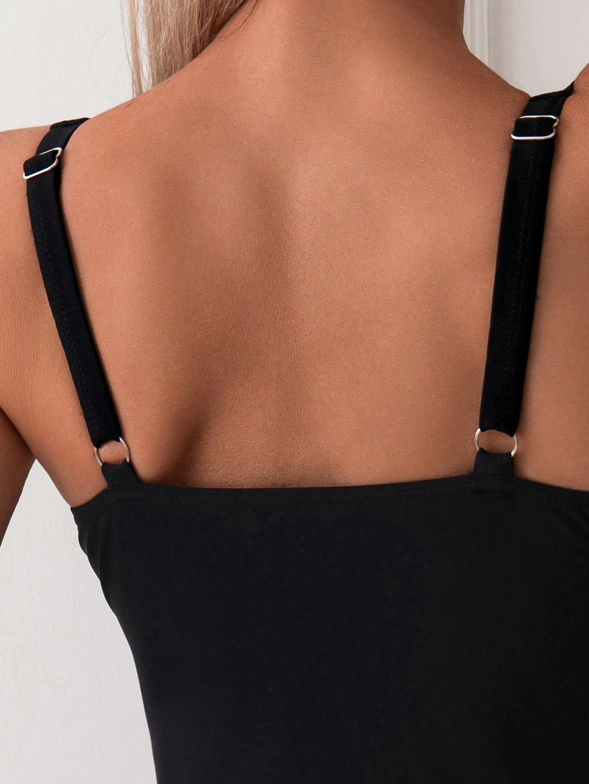 Costume Da Bagno Intero Semplice E Alla Moda Per Le Donne Con Bordo A Cappa E Vita Arricciata In Tessuto Colorato Solido Per Le Vacanze Estive In Spiaggia Con Spalline