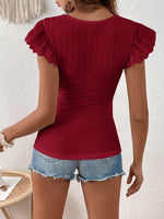 Maglietta pizzo a contrasto manica a farfalla con orlo smerlato