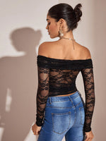 T-shirt Sexy Con Pizzo Trasparente Abbinato A Una Manica Lunga E Una Spalla Scoperta