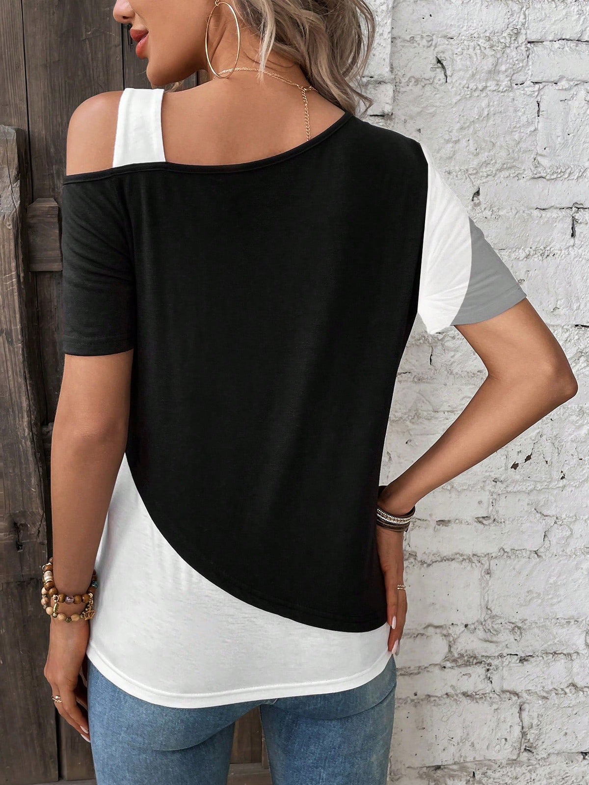 Maglietta Con Collo Asimmetrico A Spacco Stampa Leopardata