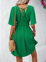 Abiti con cut out sulla vita manica a farfalla