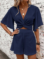 Top Con Maniche A Farfalla E Nodo Frontale, E Shorts