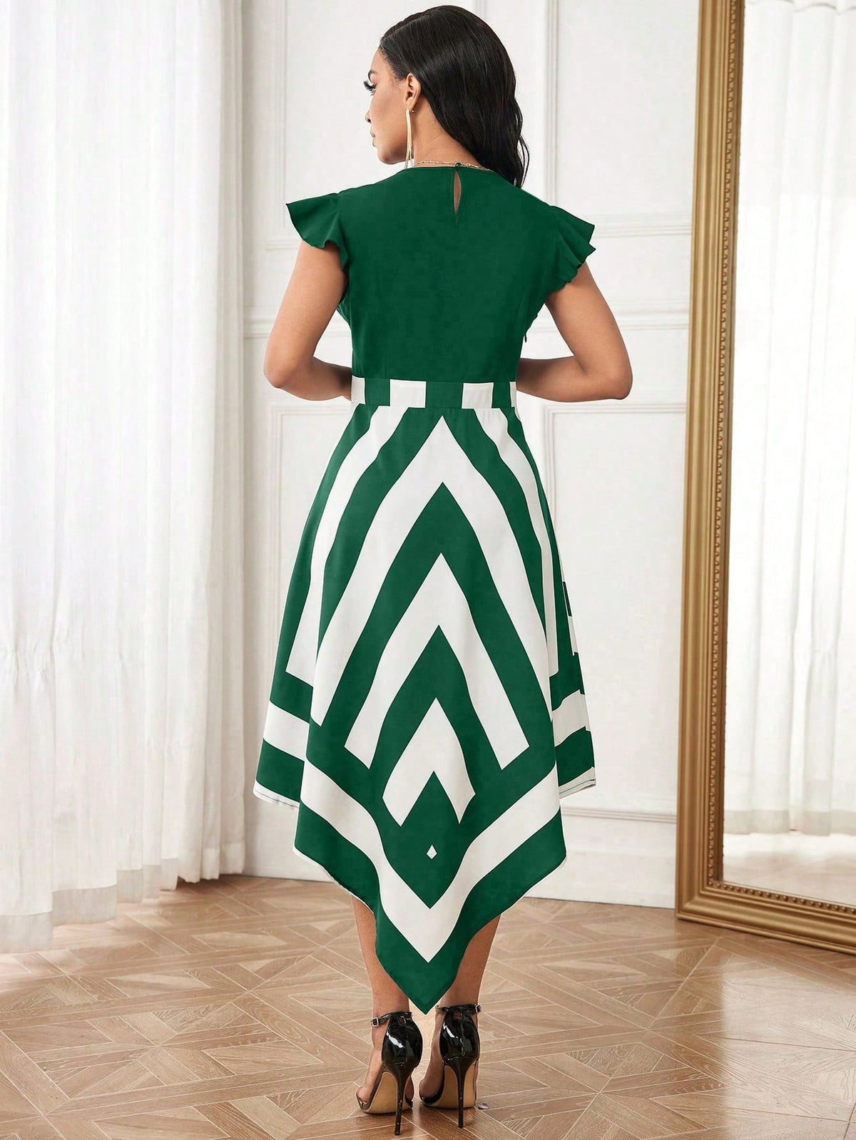 Abito Con Collo A Giro, Orlo Asimmetrico E Blocchi Di Colore