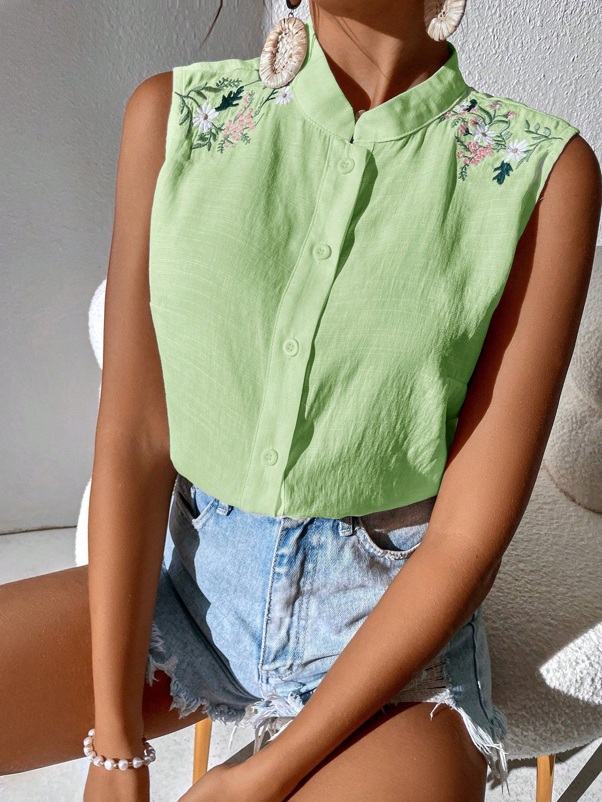 Camicia estiva senza maniche casuale per le vacanze con collo alla coreana ricamato