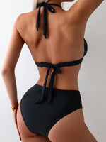 Costume da bagno bikini da donna con collo a cinghia a catena in metallo e inserti a tinta unita per le vacanze