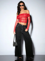 T-shirt Sexy Con Pizzo Trasparente Abbinato A Una Manica Lunga E Una Spalla Scoperta