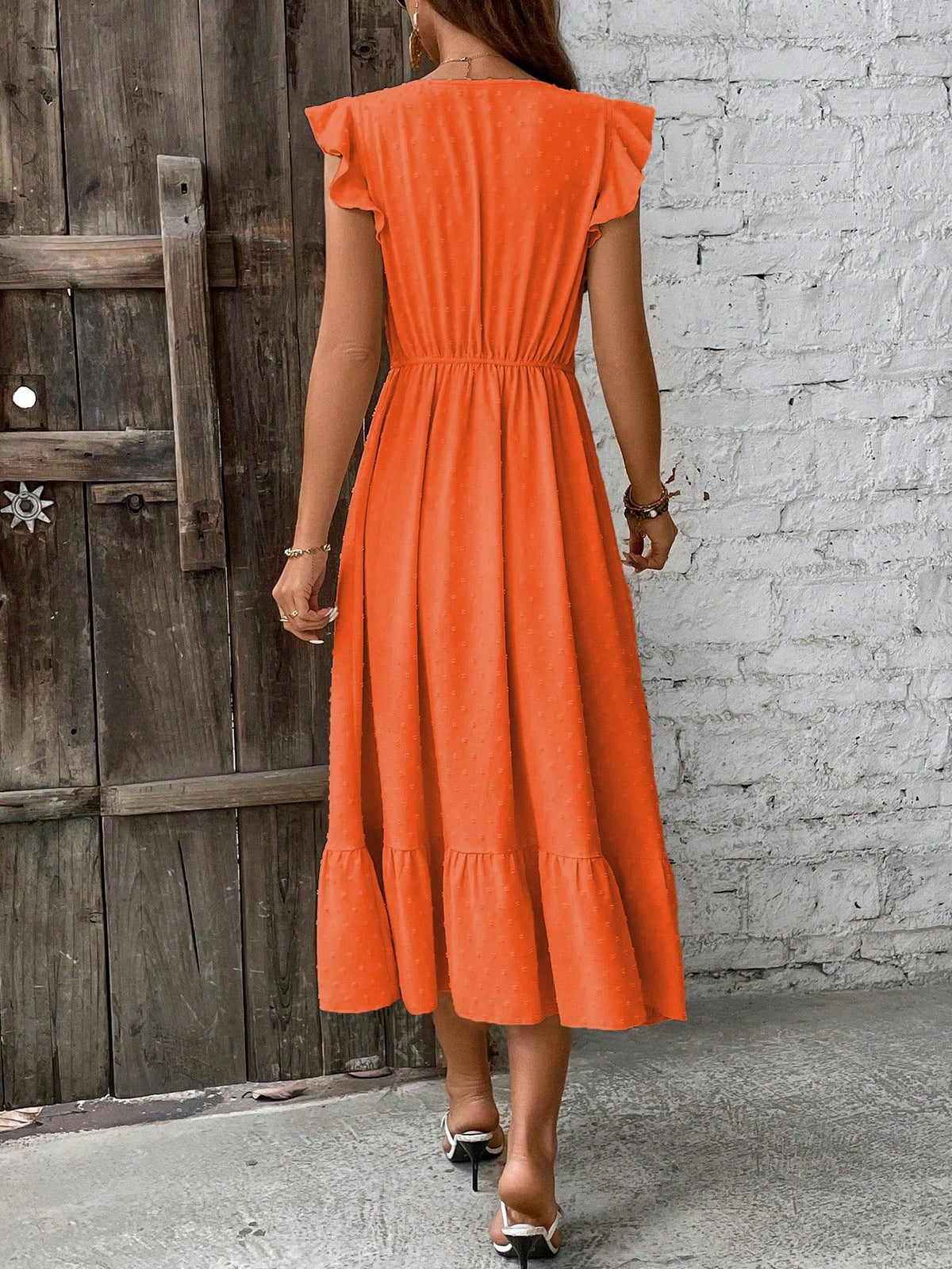 Abito incrociato monocolore con bordo a volant