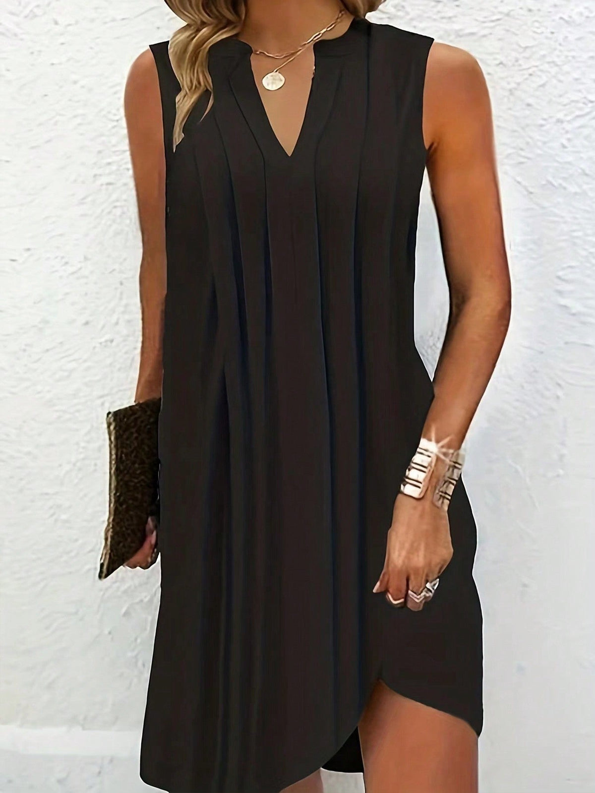 Vestito casual nero senza maniche con scollo a V e colletto a stelo per signore