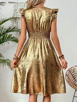 Abito trapezio monocolore con bordo a volant