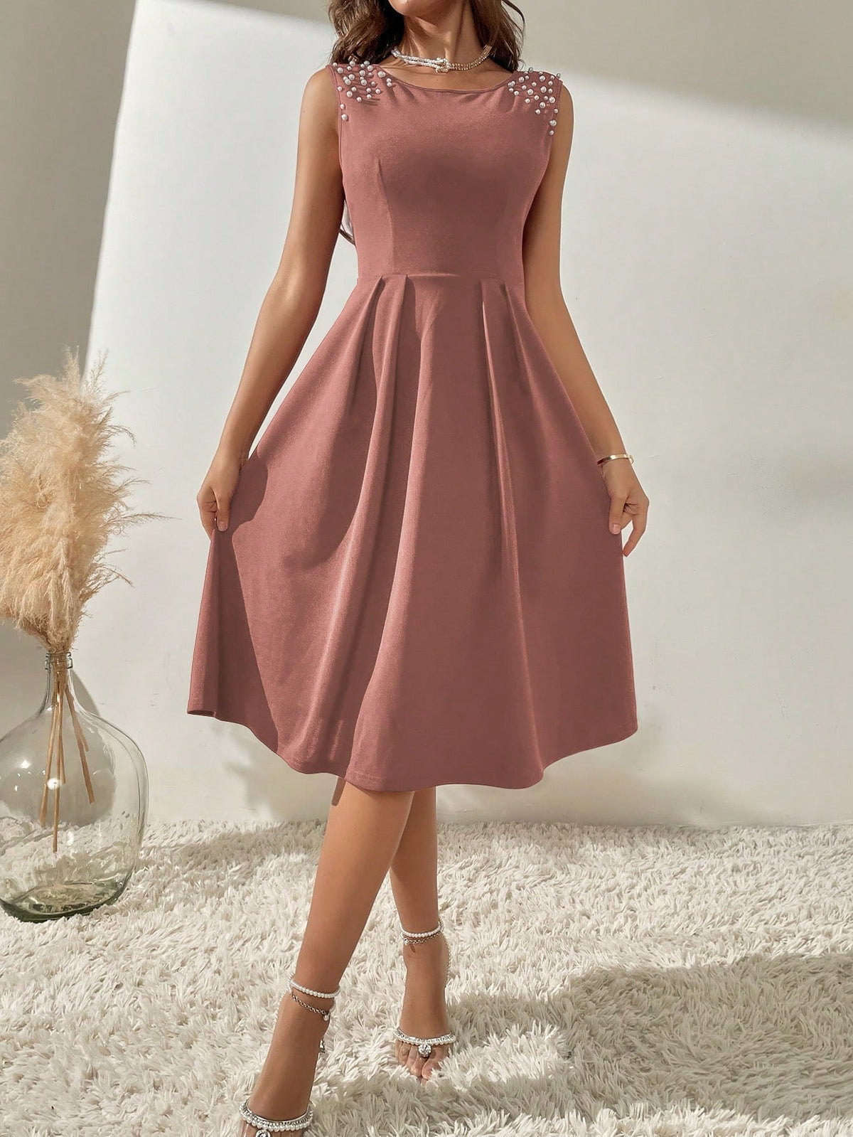 Abito a trapezio monocolore perline