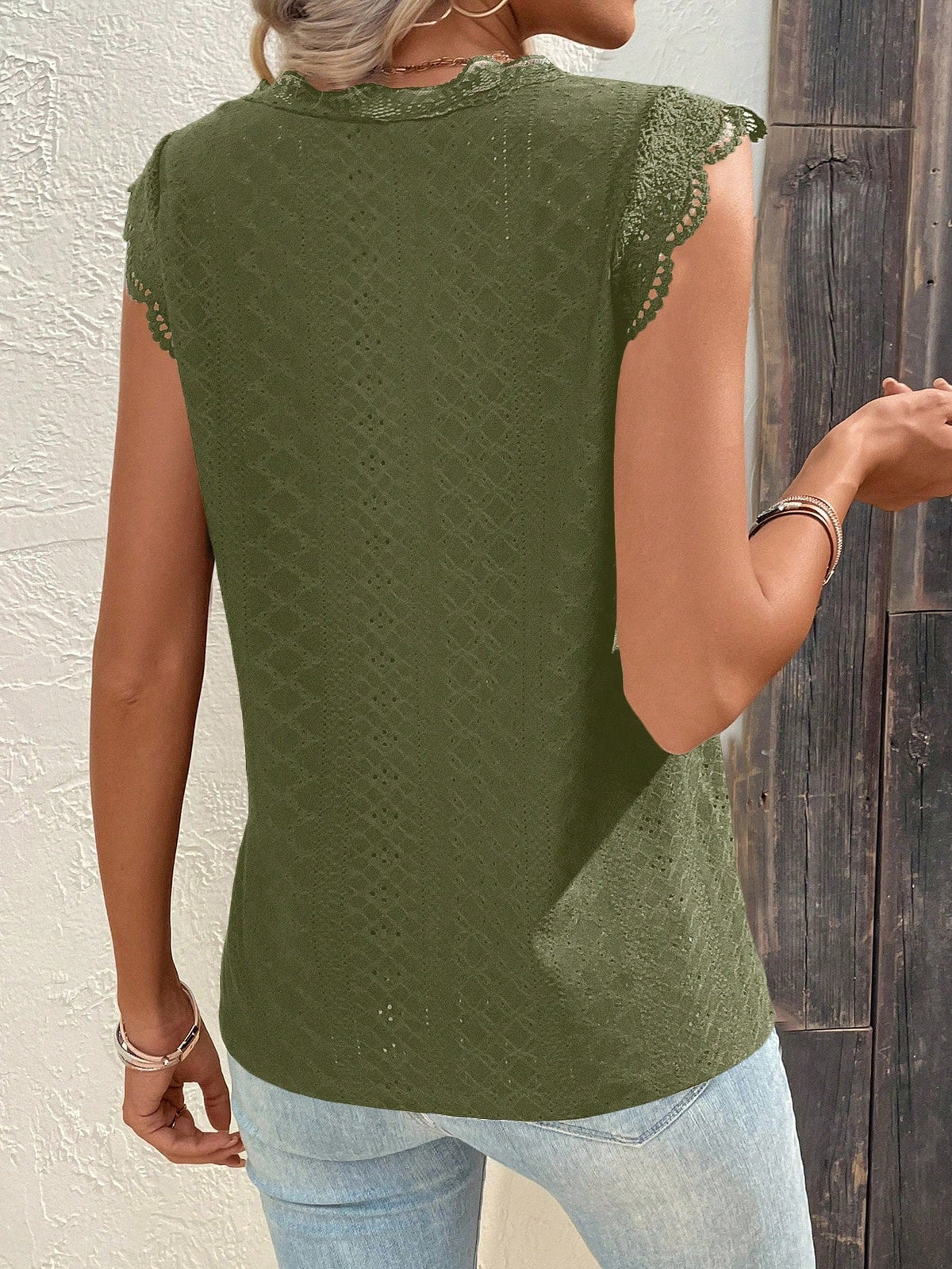 Maglietta pizzo a contrasto con orlo smerlato schiffy