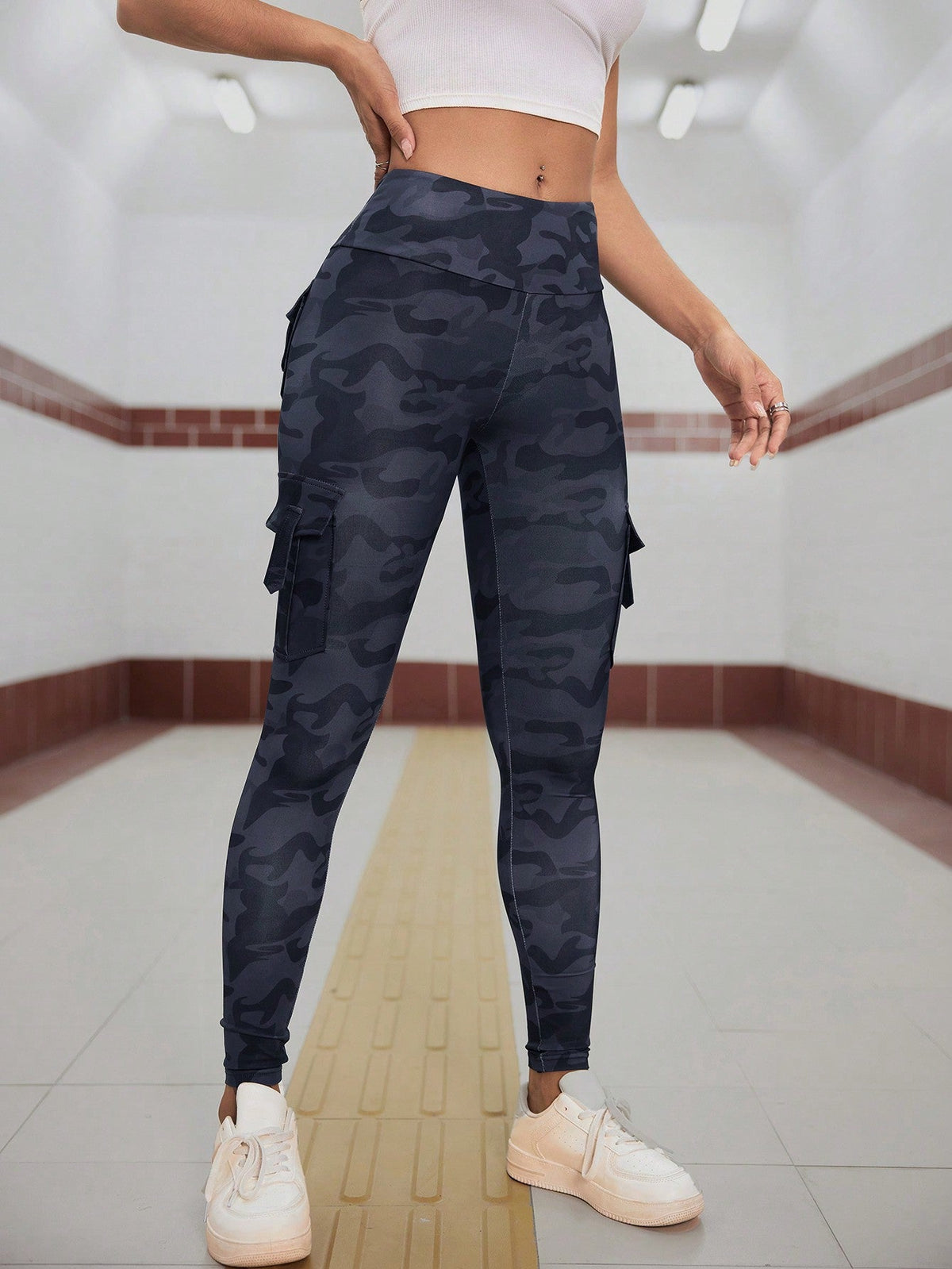 Leggings con stampa mimetica tasca laterale con patta corsa yoga elastici