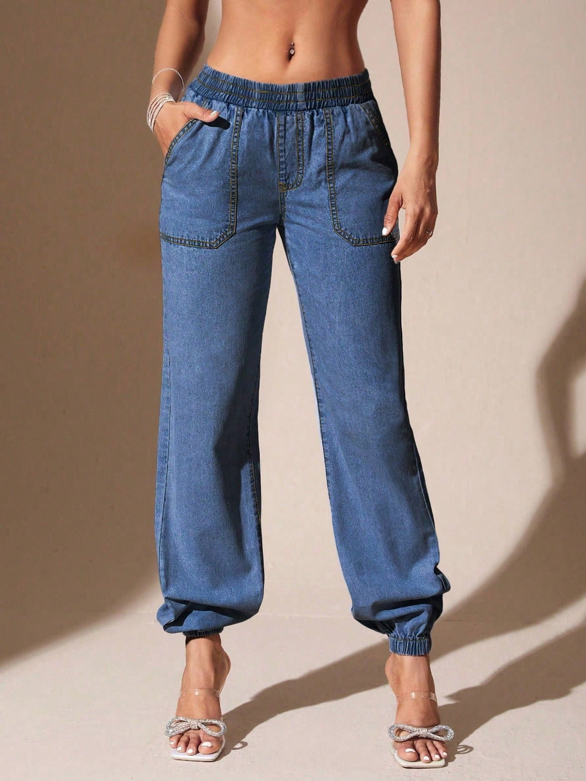 Pantaloni In Denim Con Polsini Elasticizzati Da Donna