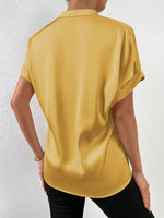 Camicia a maniche corte tinta unita con colletto alla coreana e chiusura frontale con bottoni per abbigliamento casual