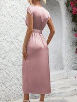 Abito casual con scollo a V, maniche a pipistrello con spacco per l'estate