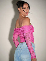 T-shirt Sexy Con Pizzo Trasparente Abbinato A Una Manica Lunga E Una Spalla Scoperta