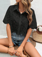 Camicia a maniche corte ricamata con bottoni frontali, semplice e traforata