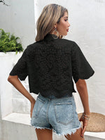 Camicia a maniche corte ricamata con bottoni frontali, semplice e traforata