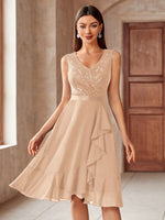 Vestito svasato da cocktail party in chiffon con inserti di paillettes e rifiniture a balze