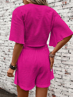 Top Con Maniche A Farfalla E Nodo Frontale, E Shorts