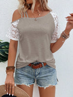 Maglietta casual da donna estiva con collo asimmetrico a blocchi di colore e manica corta in pizzo a contrasto