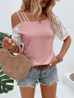 Maglietta casual da donna estiva con collo asimmetrico a blocchi di colore e manica corta in pizzo a contrasto