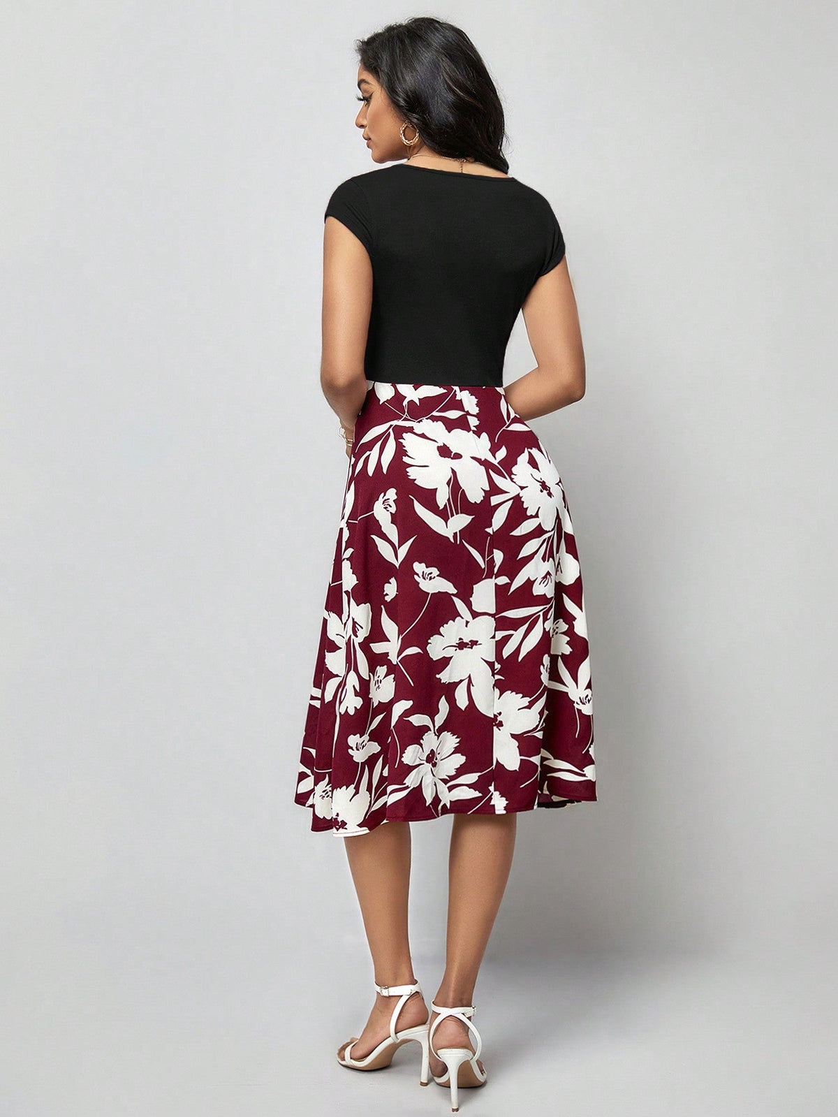 Abiti con stampa floreale incrociato